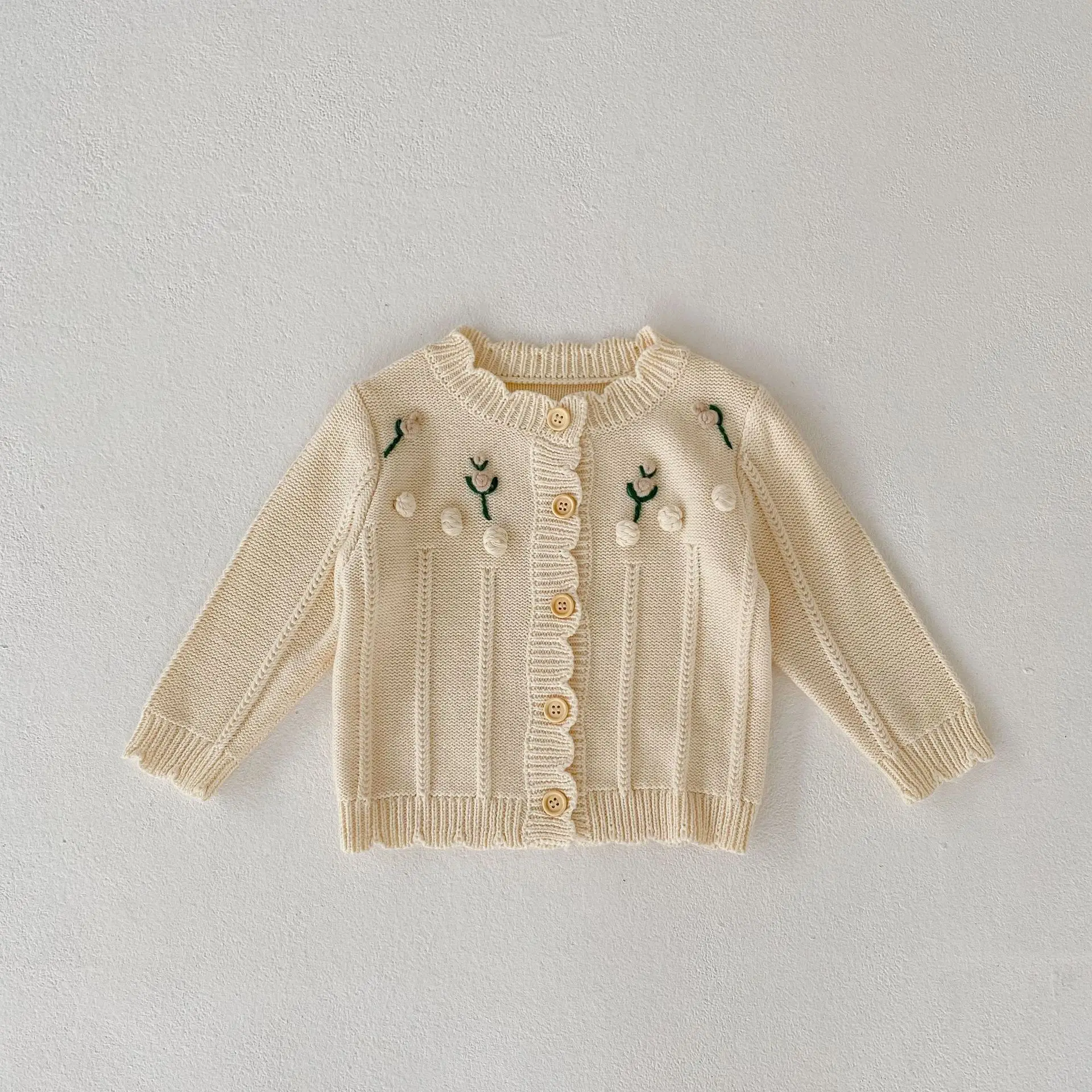 

Autumn new 0-3 year old baby clothing: cute baby girl sweet solid color long sleeved knitted sweater round neck cardigan