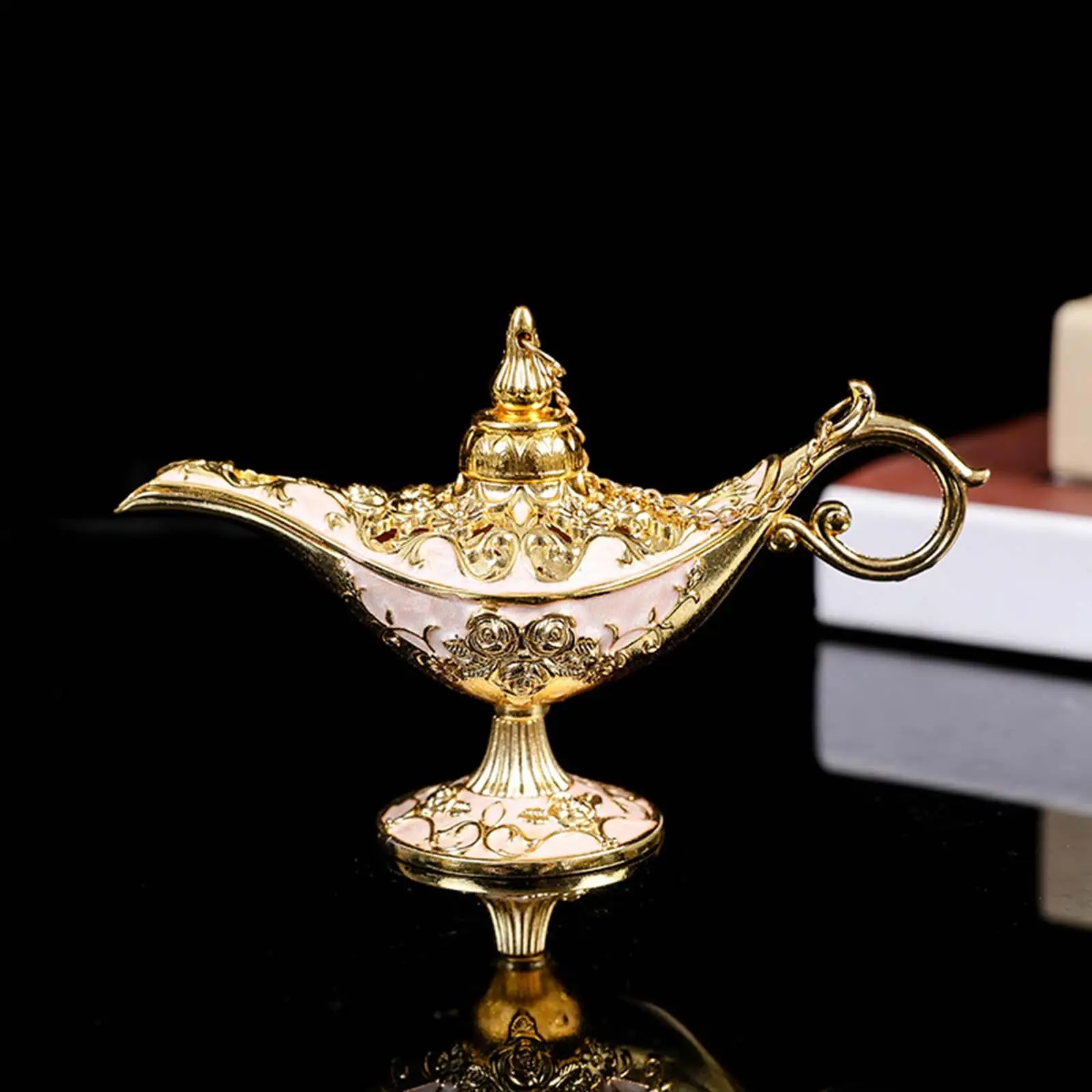Retro Wishing Oil Lamp Pot Classic Floral Engraved Ornament Collectible Exquisite Home Tabletop Decoration for Wedding Gift