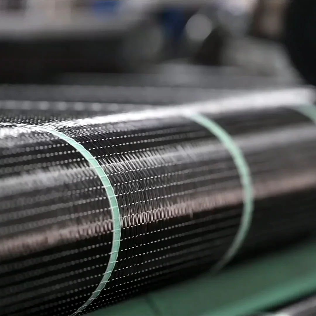 Tela de fibra de carbono biaxial metálica de 300GSM, tejido plano de sarga multiángulo para exteriores de automóviles y productos compuestos industriales.