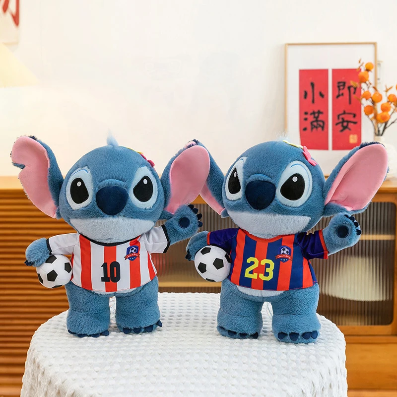 

Kawaii Disney плюшевая игрушка, стежка в свитере и шарфе, милая мягкая кукла для детей, подарок на день рождения, мягкая игрушка-подушка для мальчиков и девочек