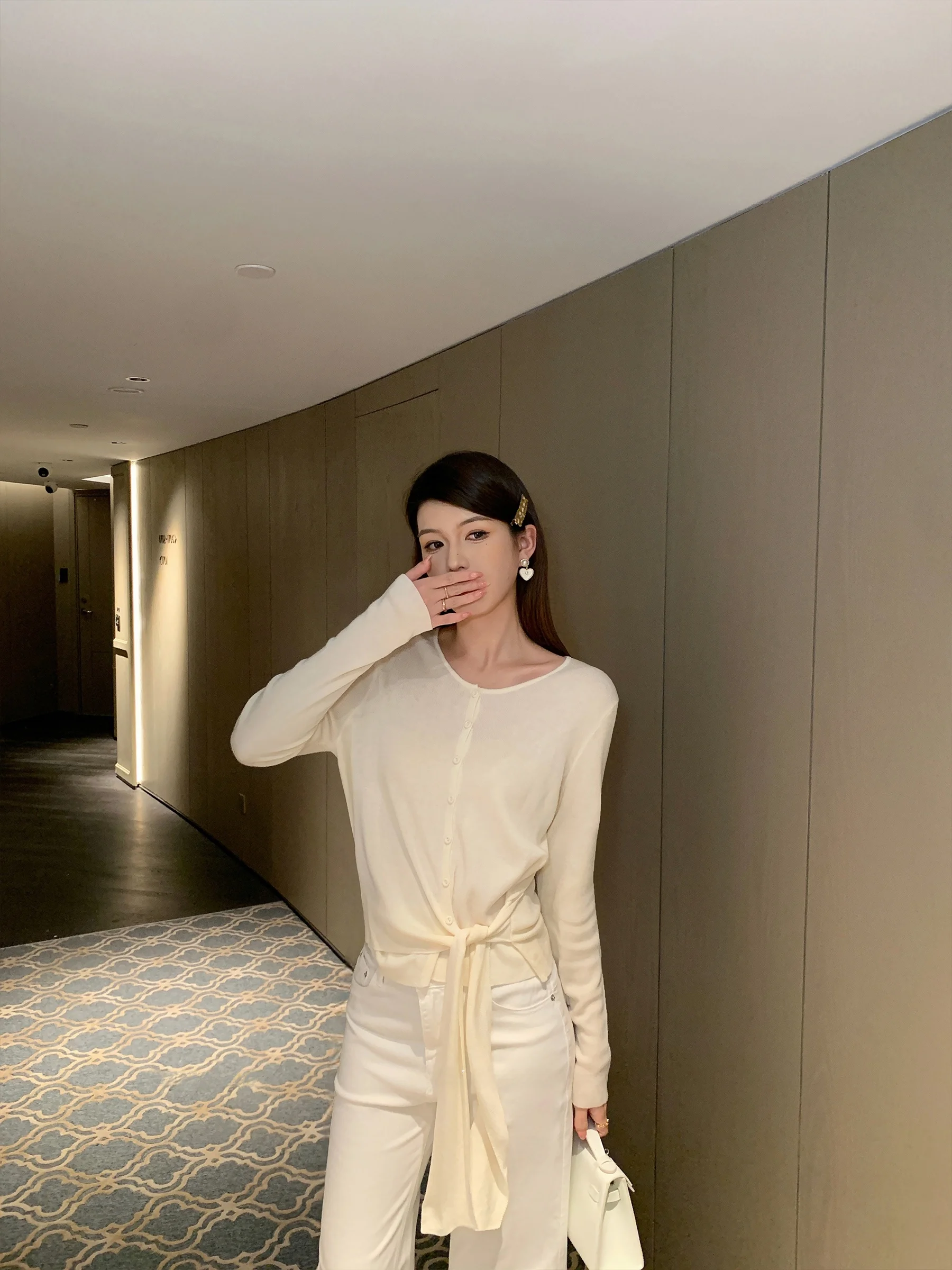 

Женский вязаный пуловер Sam Seoi из чистого хлопка с круглым вырезом, асимметричным подолом и свободным кроем, весна 2026