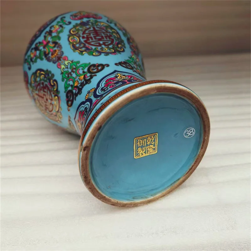 مزهرية من البورسلين الصينية القديمة المينا الزرقاء طول العمر منقوشة تصميم البرقوق زخرفة ديكور عتيقة