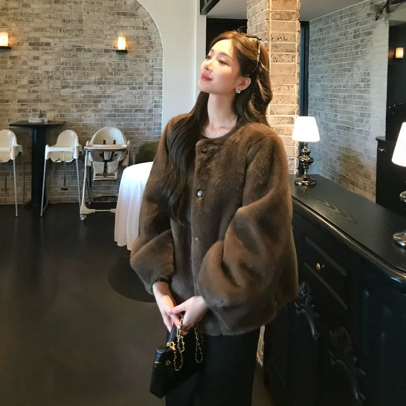 A Short Eco-friendly Mink Coat with A Chinese Style Imitating Mink, New Autumn and Winter Women's Warm Jacket Trend for 2026.