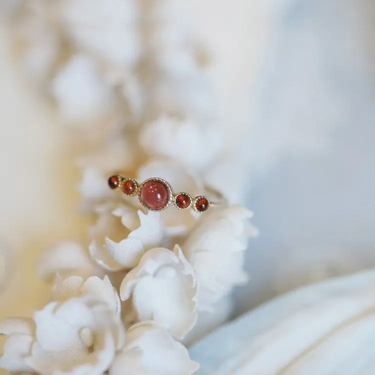 Rose bouquet Japanese white natural burgundy garnet multi-faceted sterling silver gold-plated ring