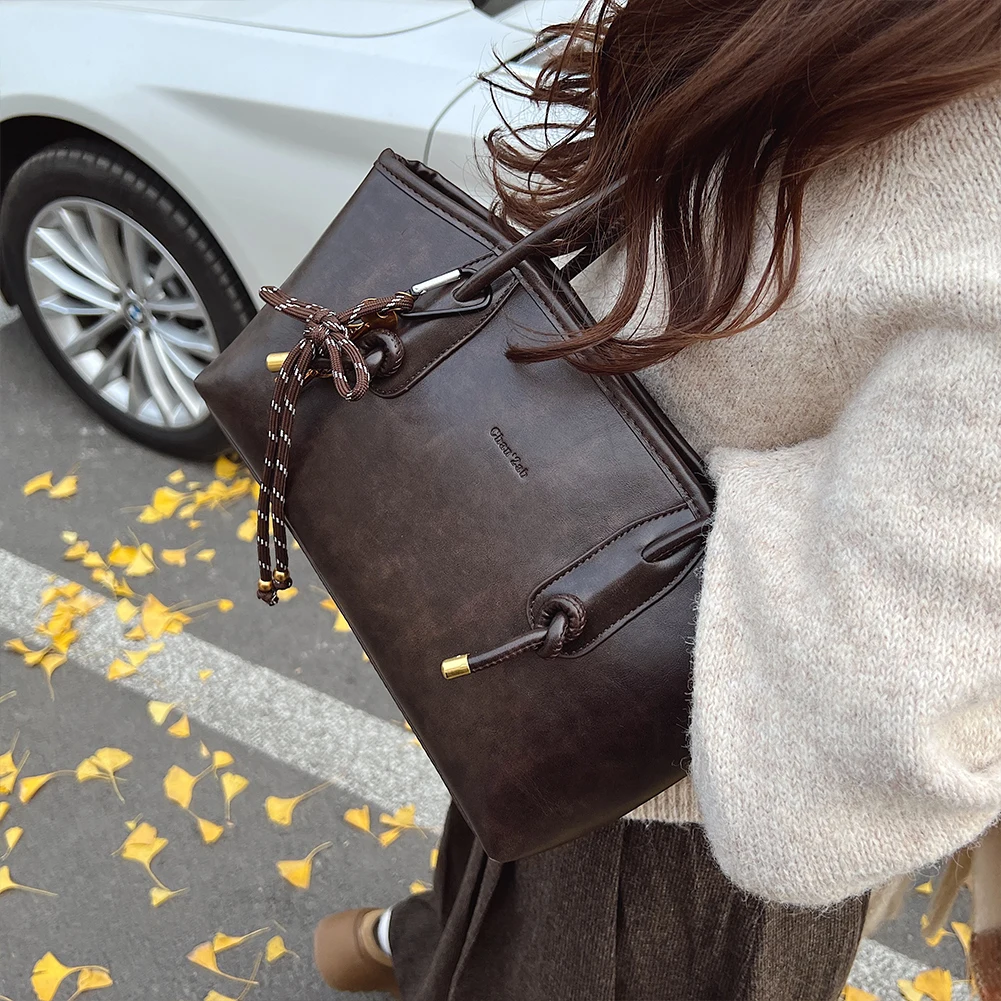 

Women Leather Shoulder Bag with Pendant Hobo Bag Stylish Tote Bag (Coffee )