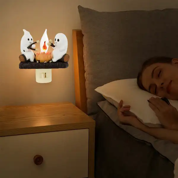 2024 Ghost Kampvuur Flikkerend Nachtlampje 2 Spoken Roosteren Plug Muur Spookachtig Vuur Marshmallow Nachtlampje Voor Halloween Decor