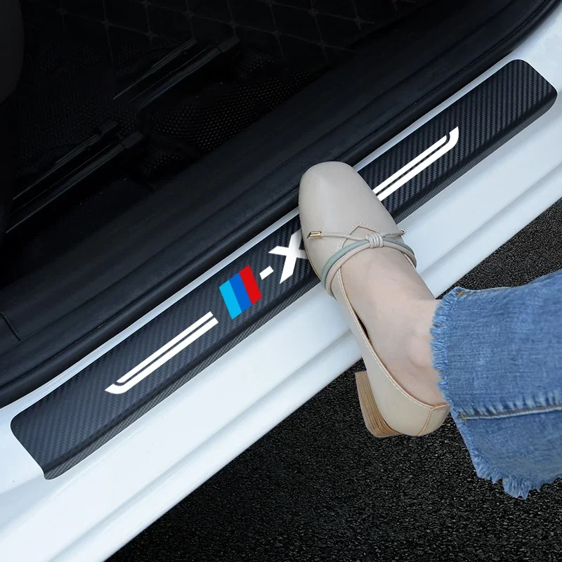 عتبة باب السيارة عتبة لوحة بالية ملصق لشعار X5 ألياف الكربون جذع حافة الوفير شرائط واقية التصميم الديكور