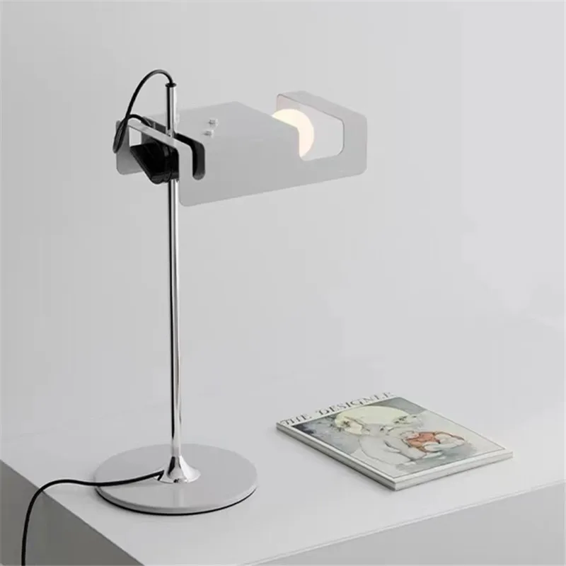Lampka stołowa Oluce Spider Włochy Kreatywna regulowana lampa designerska do salonu Sypialnia gabinet Hotel Srebrna lampa podłogowa