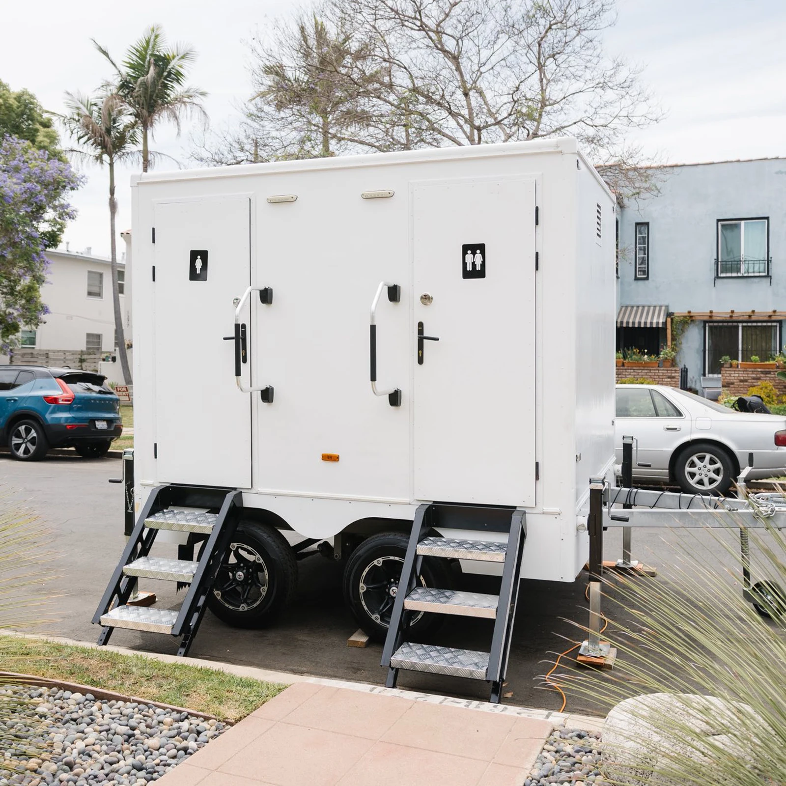 

Портативный туалетный прицеп с душем, мобильный туалетный прицеп с тормозной системой, уличный буксируемый санитарный прицеп для мероприятий, C