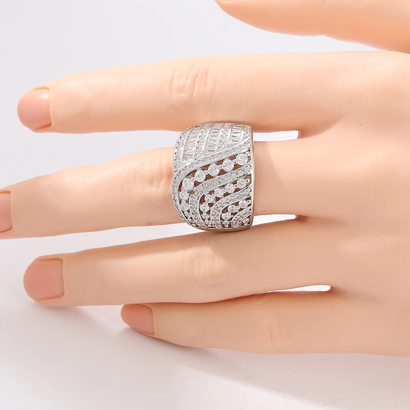 Luxuriöser Eingelegter Weißer CZ Damenring Exquisiter Silberfarbener Geometrischer Ring für Tägliches Tragen und Partys Jubiläumsgeschenk – Detail 4