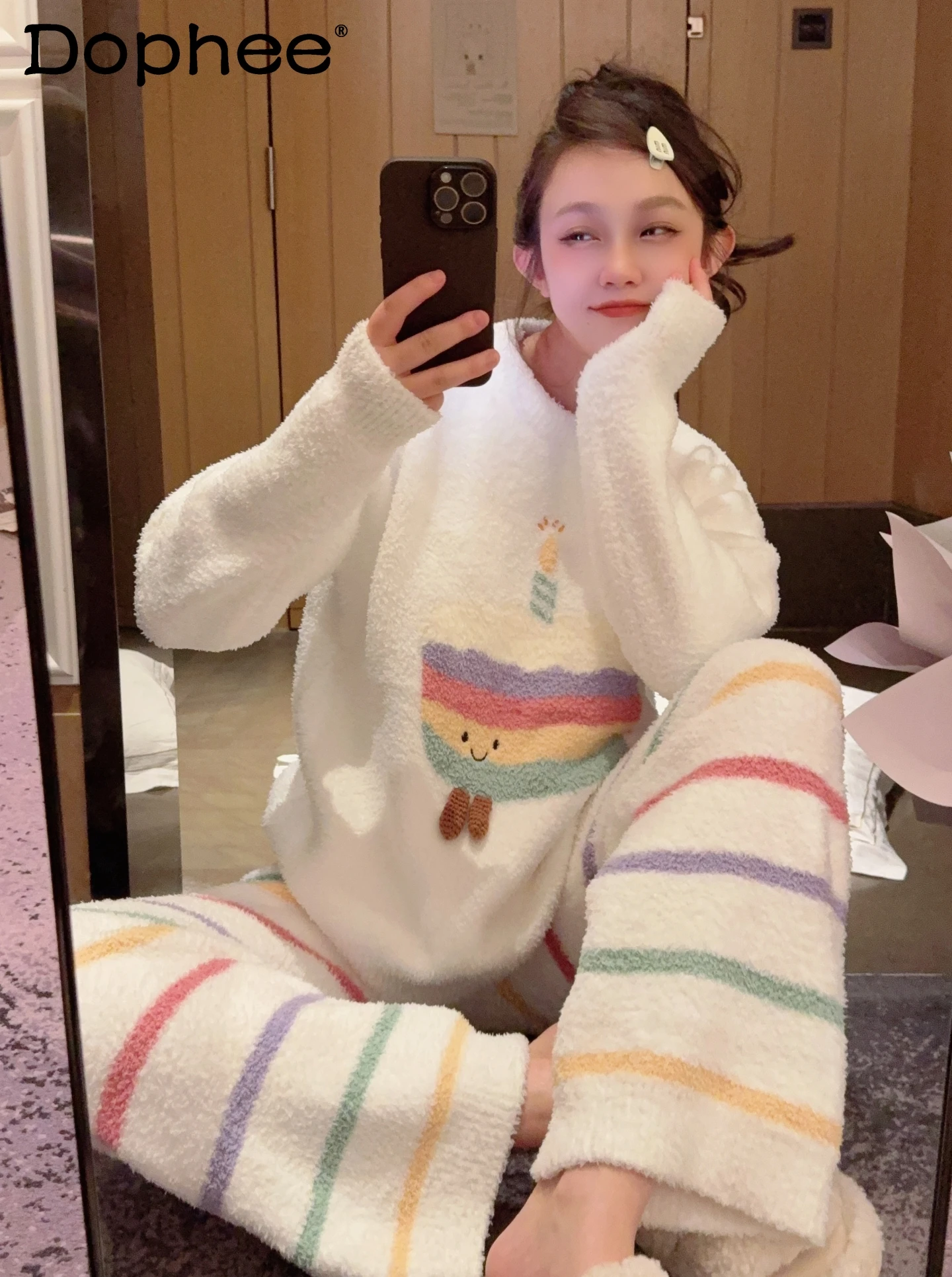 

2025 зимняя новая милая милая пижама из кораллового флиса с героями мультфильмов и флисовой подкладкой, теплый и утолщенный повседневный комплект домашней одежды