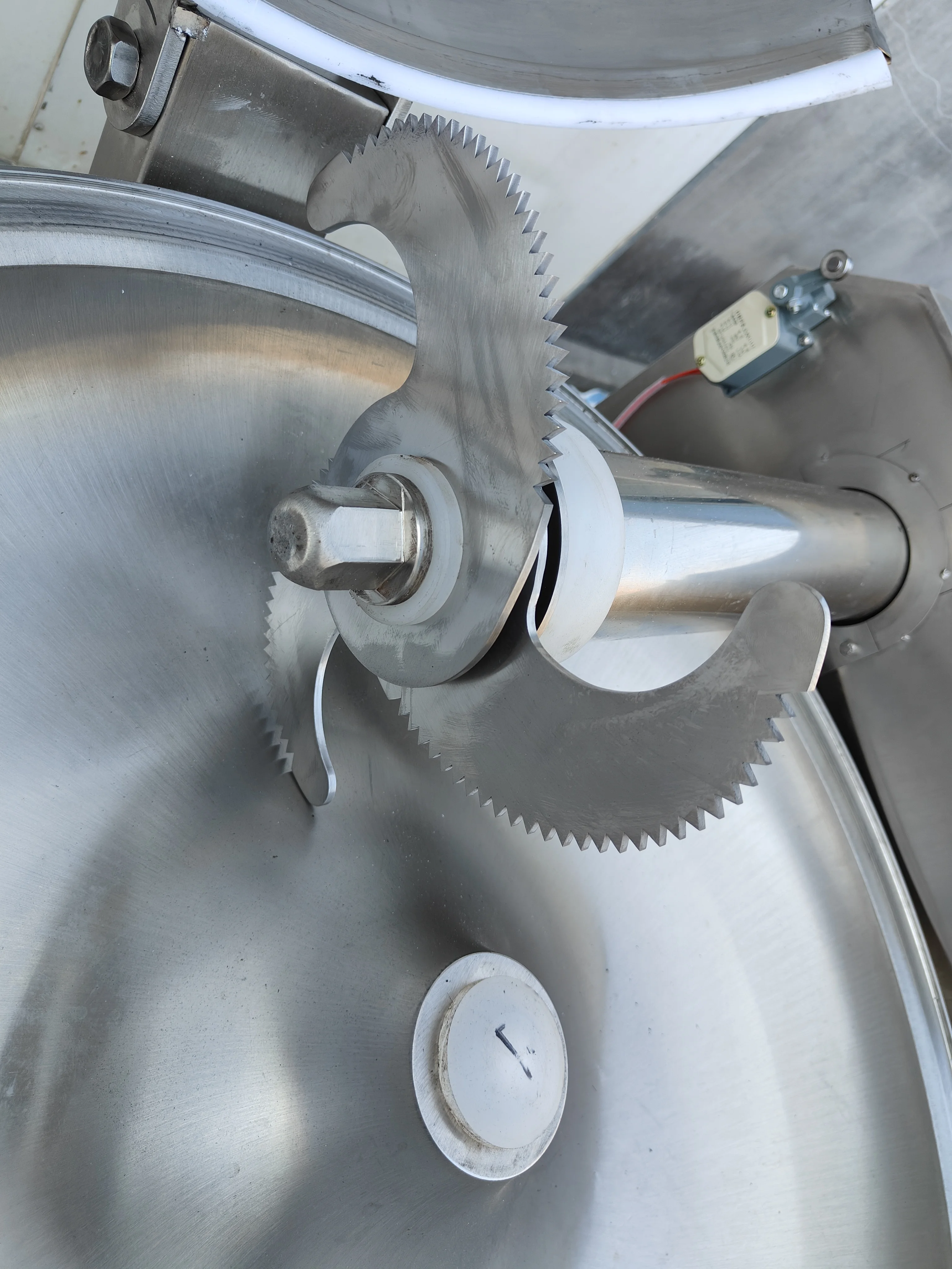 20L Automatischer Obst- und Gemüseschneider, Schüsselmaschine, Wursttyp mit Kernmotorkomponente, Gemüsehackerausrüstung