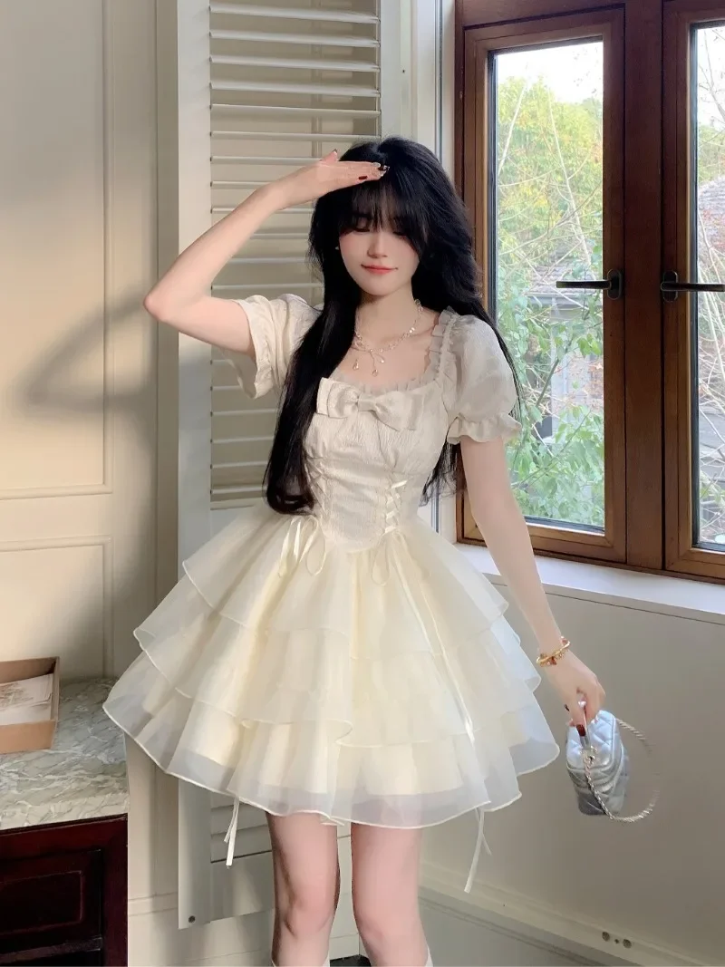 女性のための甘いプリンセスボウケーキふわふわドレス、レースアップバブルスリーブ、メッシュスプライスプリント、夏の宴会、シックな韓国の女性の服、ファッション