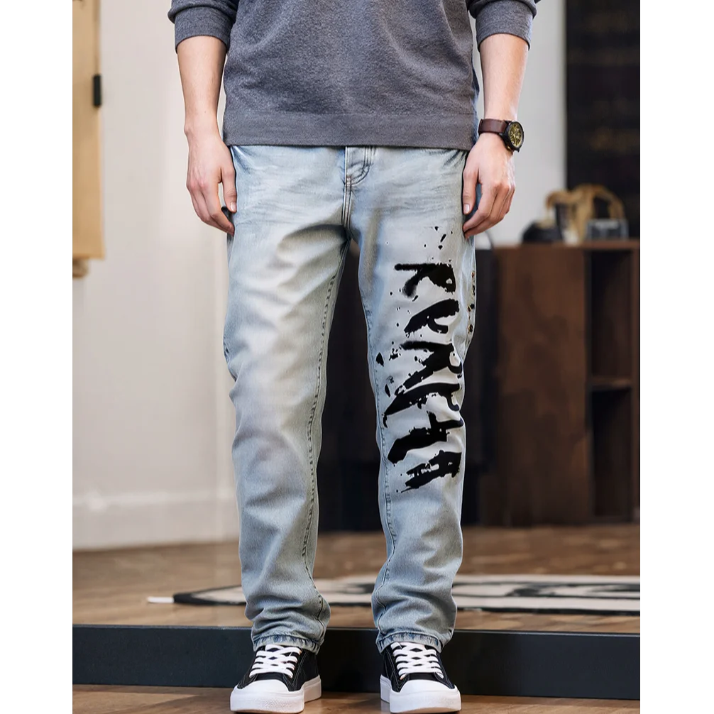 

Мужские джинсы с принтом в европейском и американском стиле 2025 года, эластичные, повседневные, прямого кроя, в стиле хип-хоп, для уличной моды