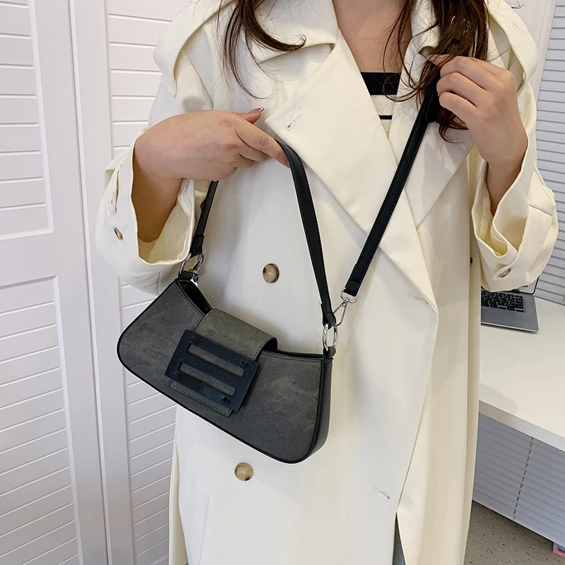 

Vintage Chic Tote Bag for Women Luxury Leather Crossbody Designer Handbag Minimalist Elegant Stylish Large Capacity