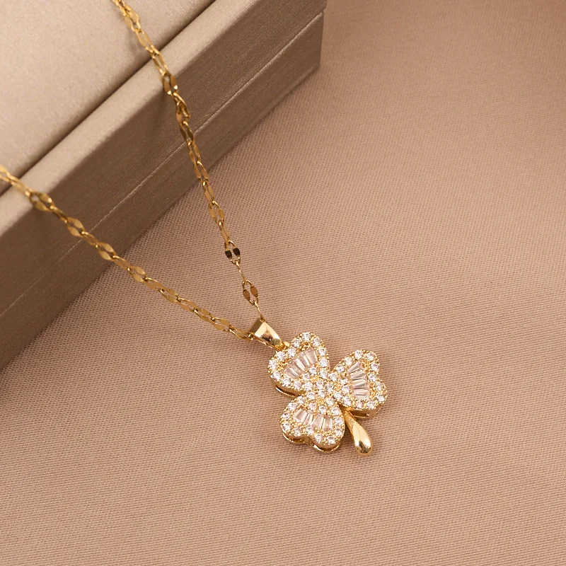 Fashionable Evening Wear Micro-inlaid Three-petal Flower Necklace Classic Personality Stainless Steel Clavicle Chain