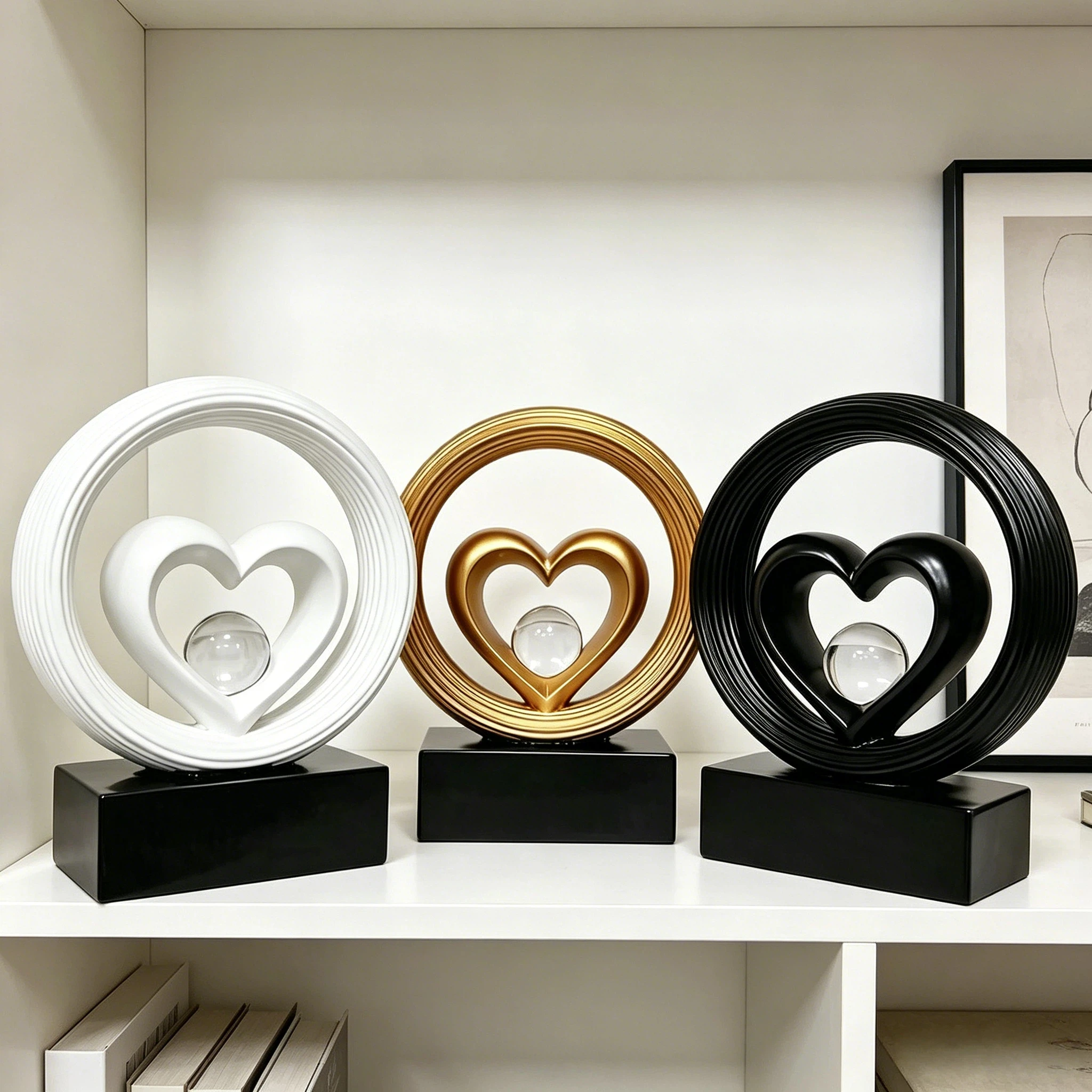 Artisanat en résine ajouré en forme de cœur à double couche, pièce décorative pour cheminée de salon, décoration de table de chevet de chambre à coucher style luxe léger, cadeau romantique pour la Saint-Valentin, pièce maîtresse pour la décoration de salle de mariage, symbolisant l'unité éternelle et l'amour infini.