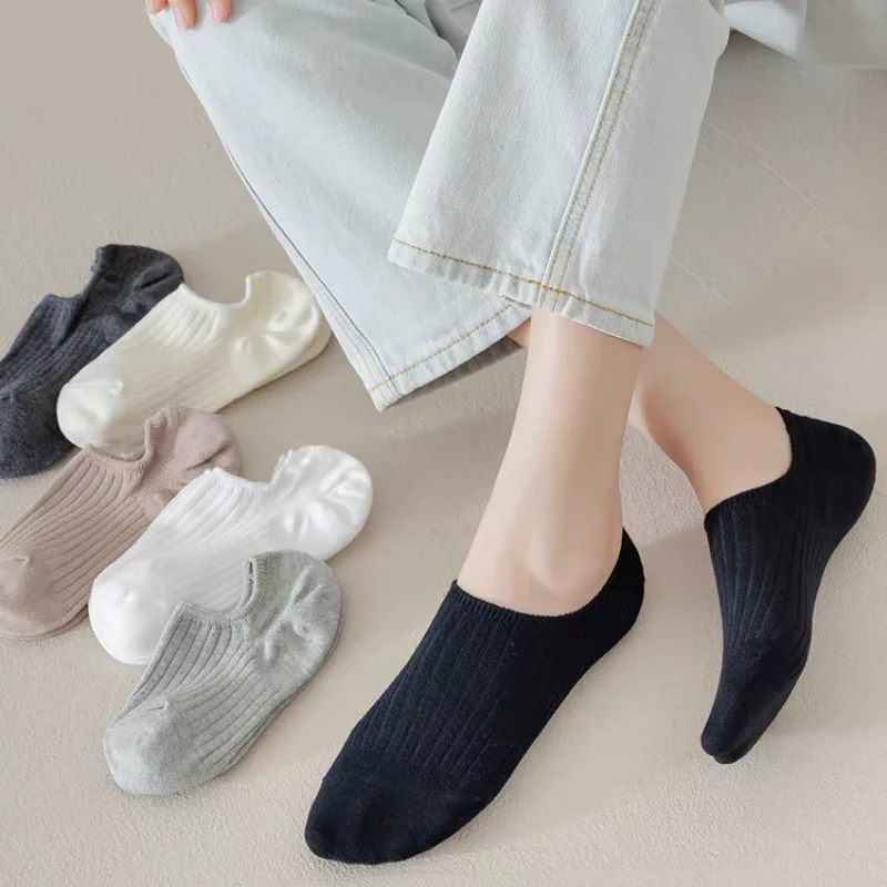 5 Pairs Of Short Socks Women\'s Summer Solid Color Black And White Simple Casual Low Cut Breathable Socks