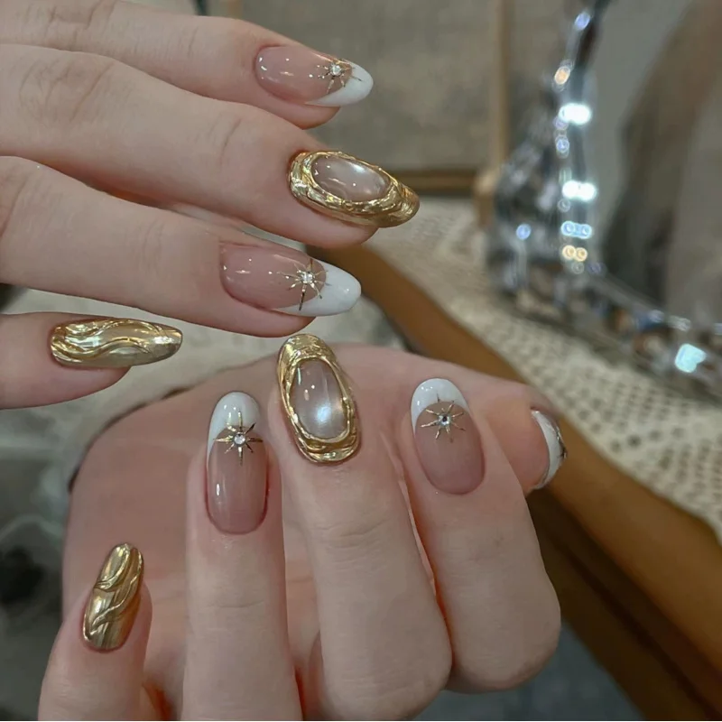 24 Uds. De uñas postizas con borde dorado francés, prensa de almendra usable, decoración de perlas simples, uñas postizas