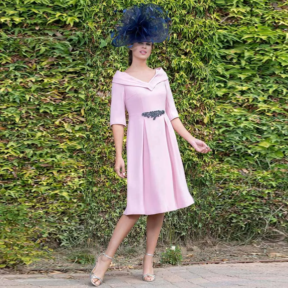

Chic Guest Wedding Party Dresses Satin A-line Cocktail Dress Pink V-neck Pearls Ruched Pleat Mother of the Bride Dress 2025 Midi