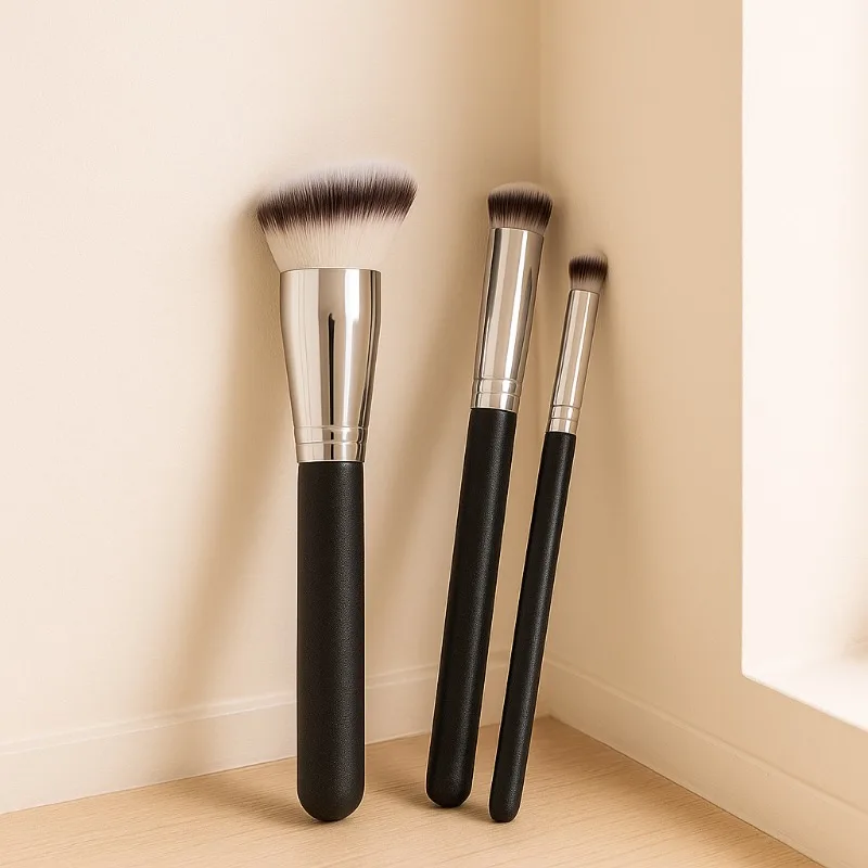 Juego de brochas correctoras de base impecable para mezclar colorete y maquillaje debajo de los ojos con brochas faciales suaves y densas