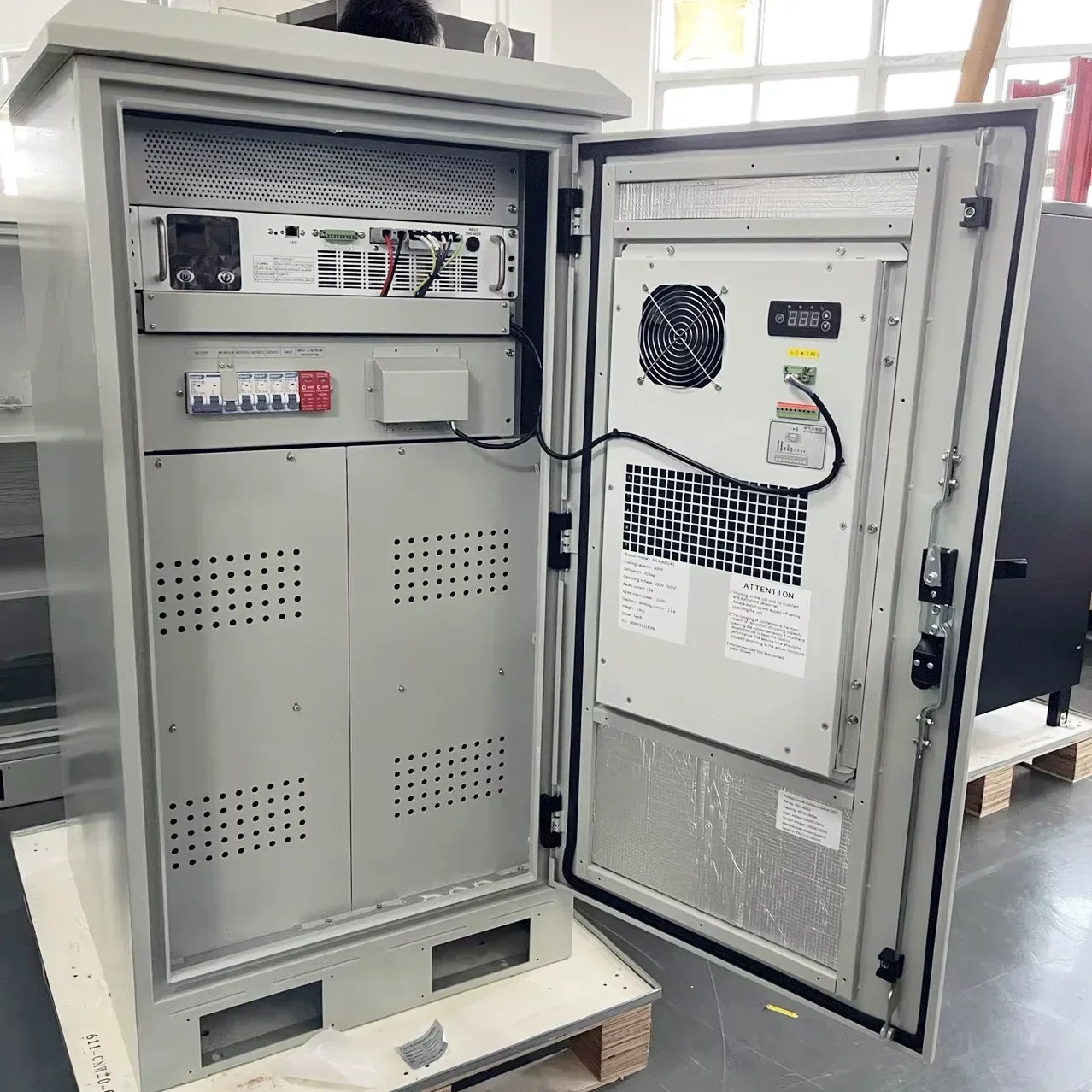 عالية الجودة في الهواء الطلق مقاوم للماء الغبار نظام UPS معدات الاتصالات 1KVA-10KVA قدرة لطاقة احتياطية موثوقة