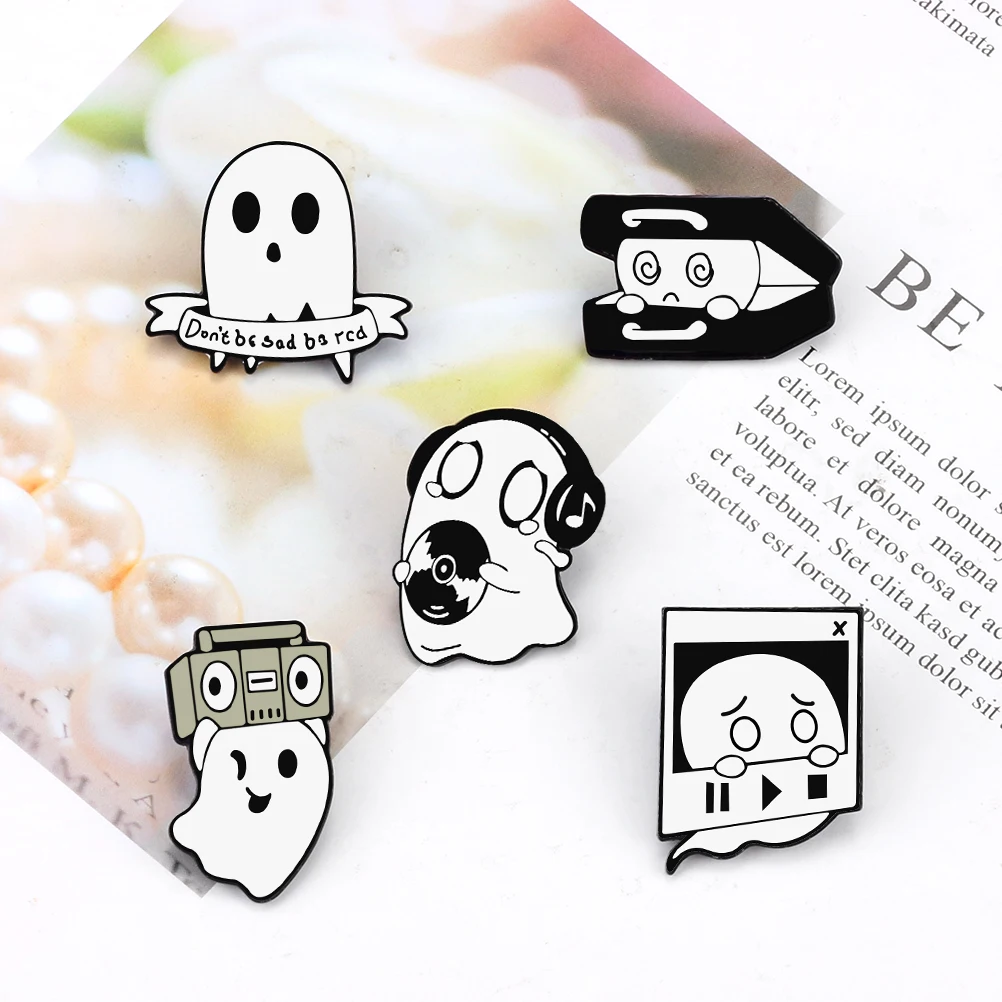 Funny Ghost Love Music Brooch Pin Cartoon Spooky Pet Wearing Earphones Listening CDs Radio Video Pause Playback Enamel Hat Badge