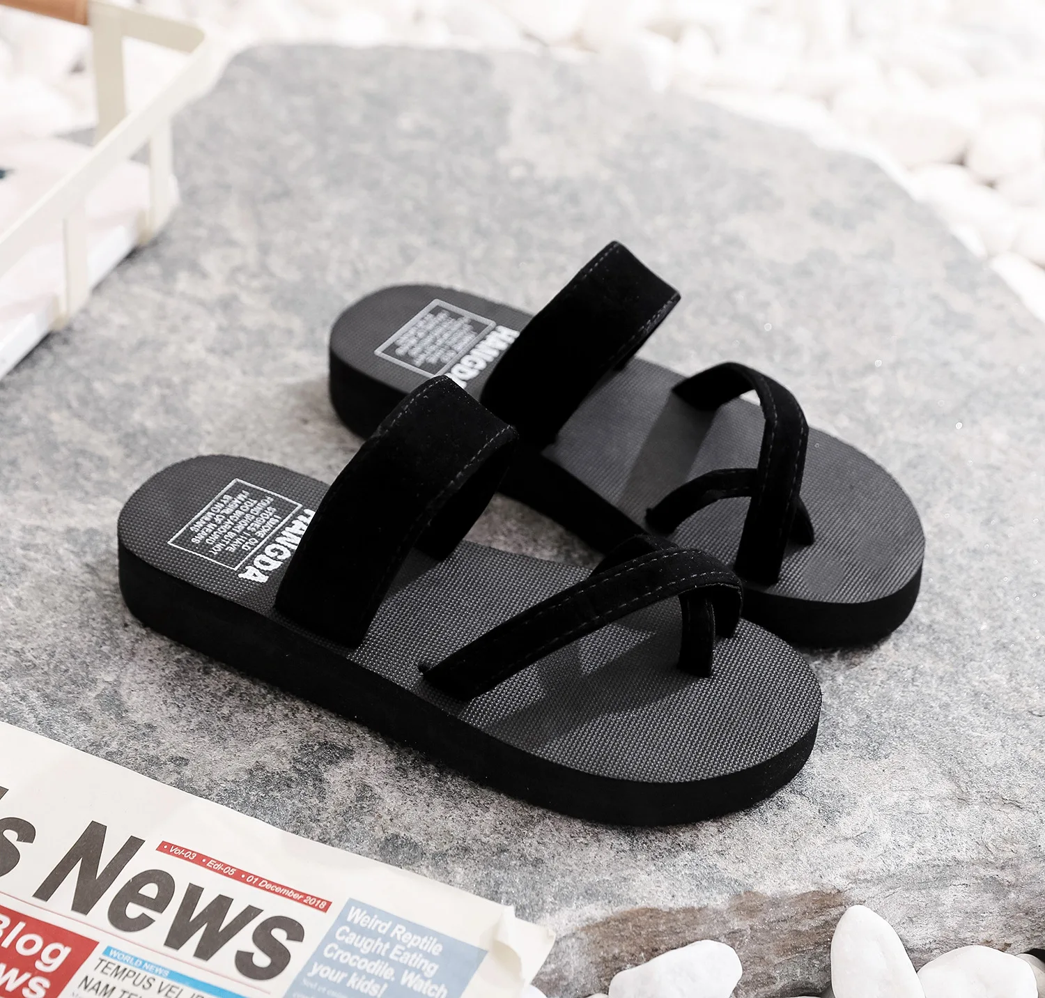 Summer Women Slippers Outdoor Light Weight Cool Shoes Ladies Flat Flip-flop Black Non-slip Basic Home Sandals zapatos de mujer