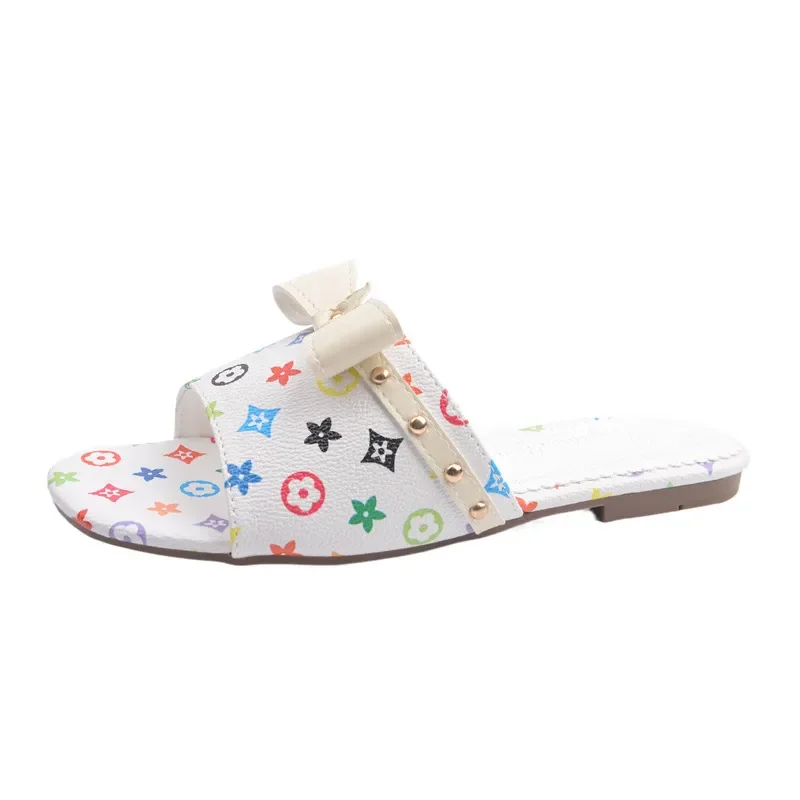 

New Design Style Color Print Slippers 2026 Summer Hot Trend Versatile Women Sandals Beach Casual Flat Slippers Black White Free