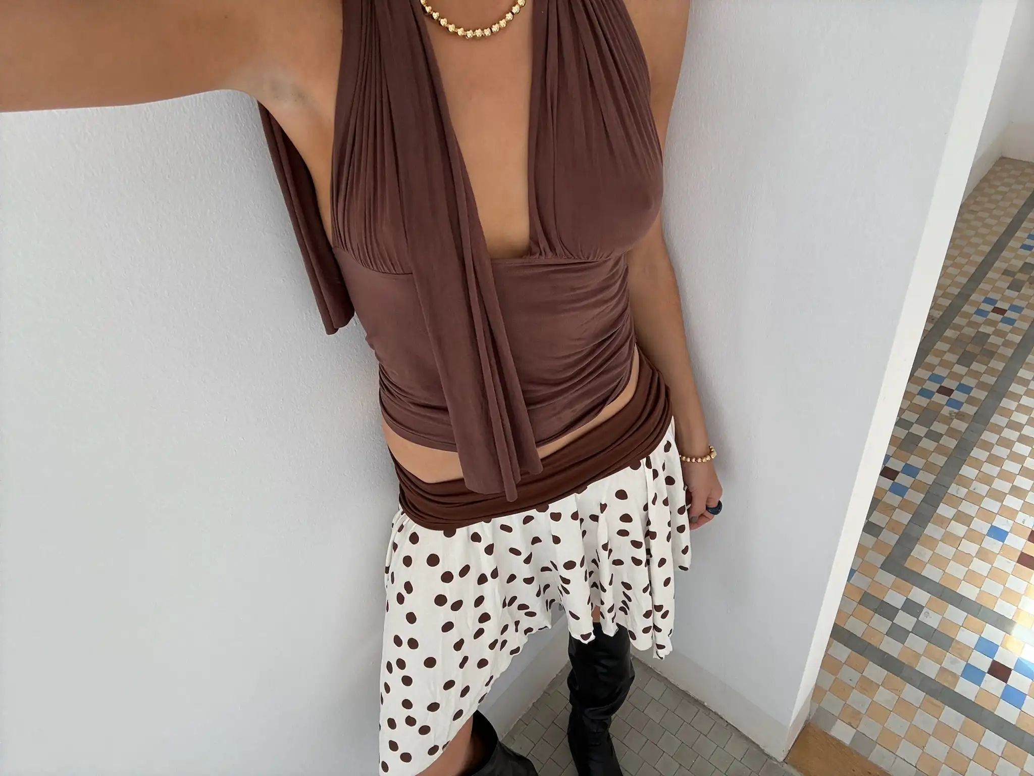 Susm براون البولكا نقطة طباعة تنورة قصيرة عادية محبوك تنورة مرنة غير المتكافئة هيم حزام التباين تصميم تنورة قصيرة المألوف مثير تنورة قصيرة مجموعة