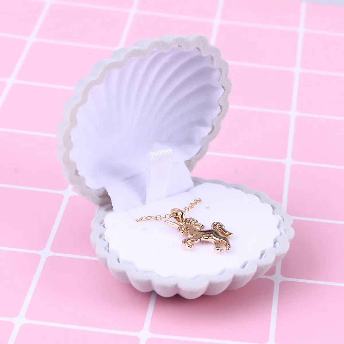 

1 Piece Shell Shaped Jewelry Box for Necklace Ring Earrings Display Storage Gift Box Wedding Engagement Christmas Organizer Case