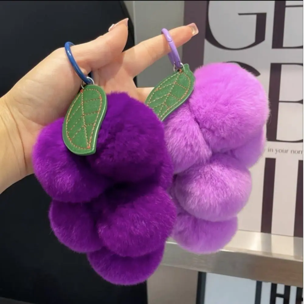 

2 шт., мягкий пушистый брелок для ключей с виноградом, милый брелок с мехом кролика Рекс, фруктовый брелок, подвеска, автомобильный брелок, очаровательный декор, брелок с помпонами для девочки