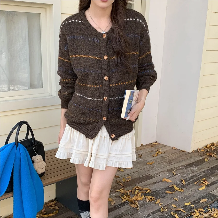 

Women's Winter Casual Retro Striped Contrasting Knitted Cardigan Sweater Comfortable Soft Fabric Fashion Outerwear