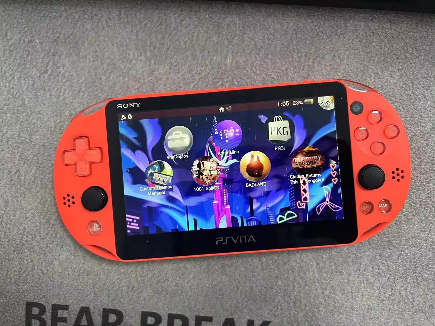 وحدة تحكم ألعاب فيديو أصلية محمولة ريترو ، PSV2000 ، PS Vita Slim ، PS Vita Slim ، شاشة تعمل باللمس 5 بوصة ، متجر PkGJ ، متوفرة بالمخزون