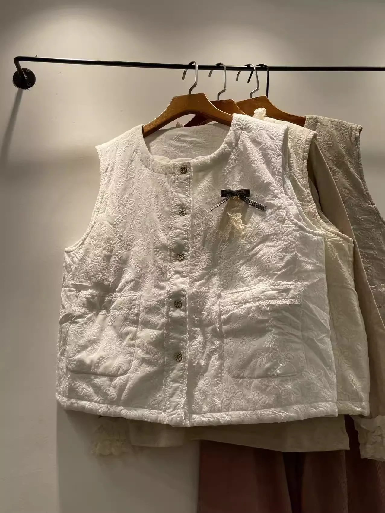 

Mori kei clothing Japan style sweet embroider cotton padded vest for women autumn winter lace patch sleeveless jacket coat