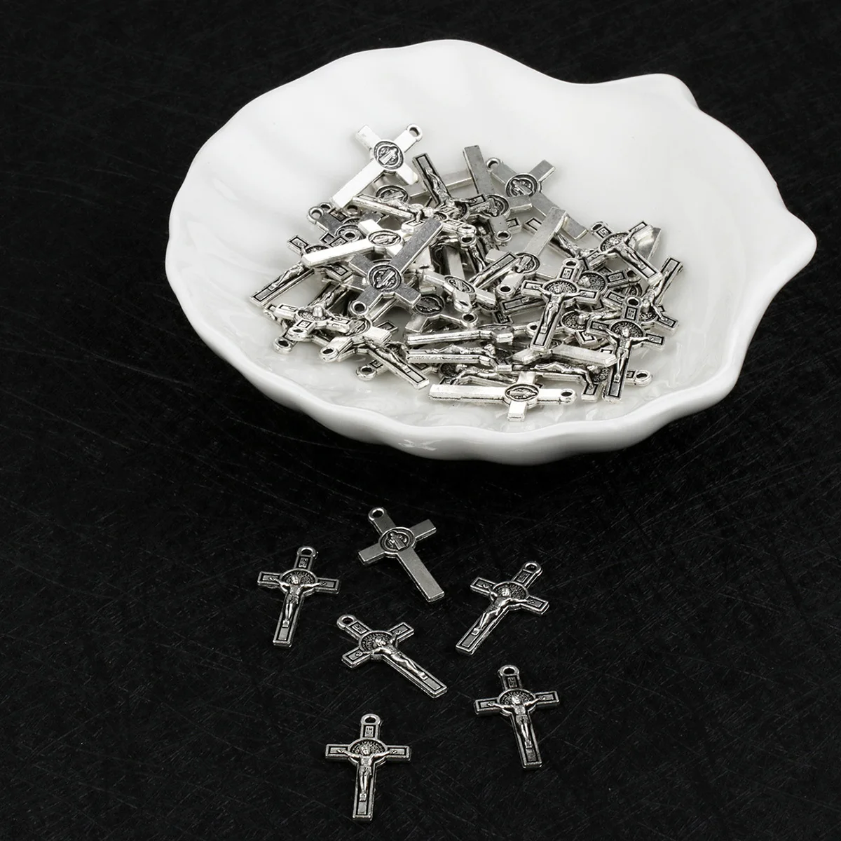 ديالو 50 قطعة طرد الأرواح سانت بنديكت ميدالية المعلقات الكاثوليكية الصليب المسيح يسوع الصليب دلايات قلادة لتقوم بها بنفسك مجوهرات اكسسوارات
