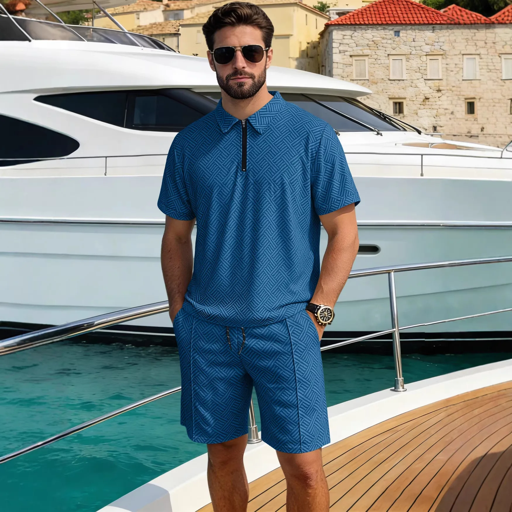 

Мужской летний костюм: стильная рубашка с воротником на молнии и короткими рукавами, а также повседневные шорты, комплект для отдыха и повседневной носки.