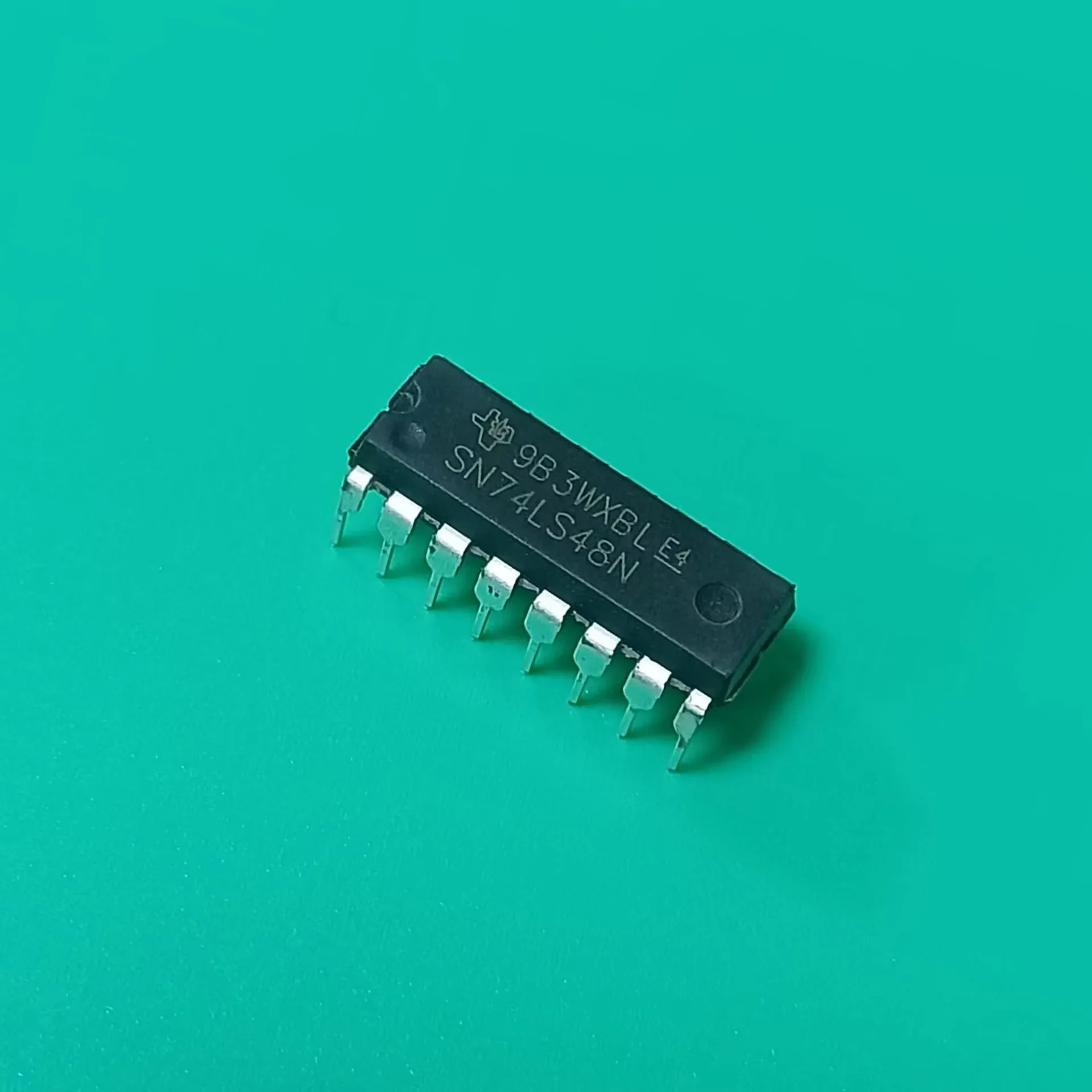 10pcs/lot SN74LS48N DIP16 SN 74LS48N BCD-TO-SEVEN-SEGMENT DECODERS DRIVERS SN74LS48NE4 SN74LS48 NE4 SN74LS 48N SN74 LS48N 74LS48