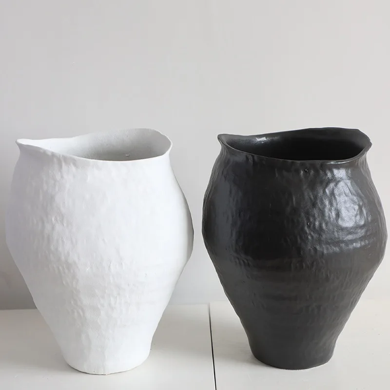 Modern simple black and white polka dot pottery pot flower ware model room soft decoration homestay ornament ceramic vase