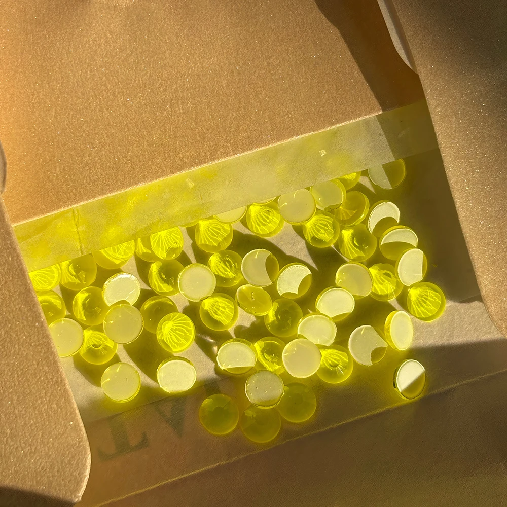 PUBRILEX Kristall-Neon-Strasssteine aus Glas, nicht heißklebend, flache Rückseite, fluoreszierende Strasssteine, DIY-Ornamente, Dekorationssteine für Kleidung – Detail 6