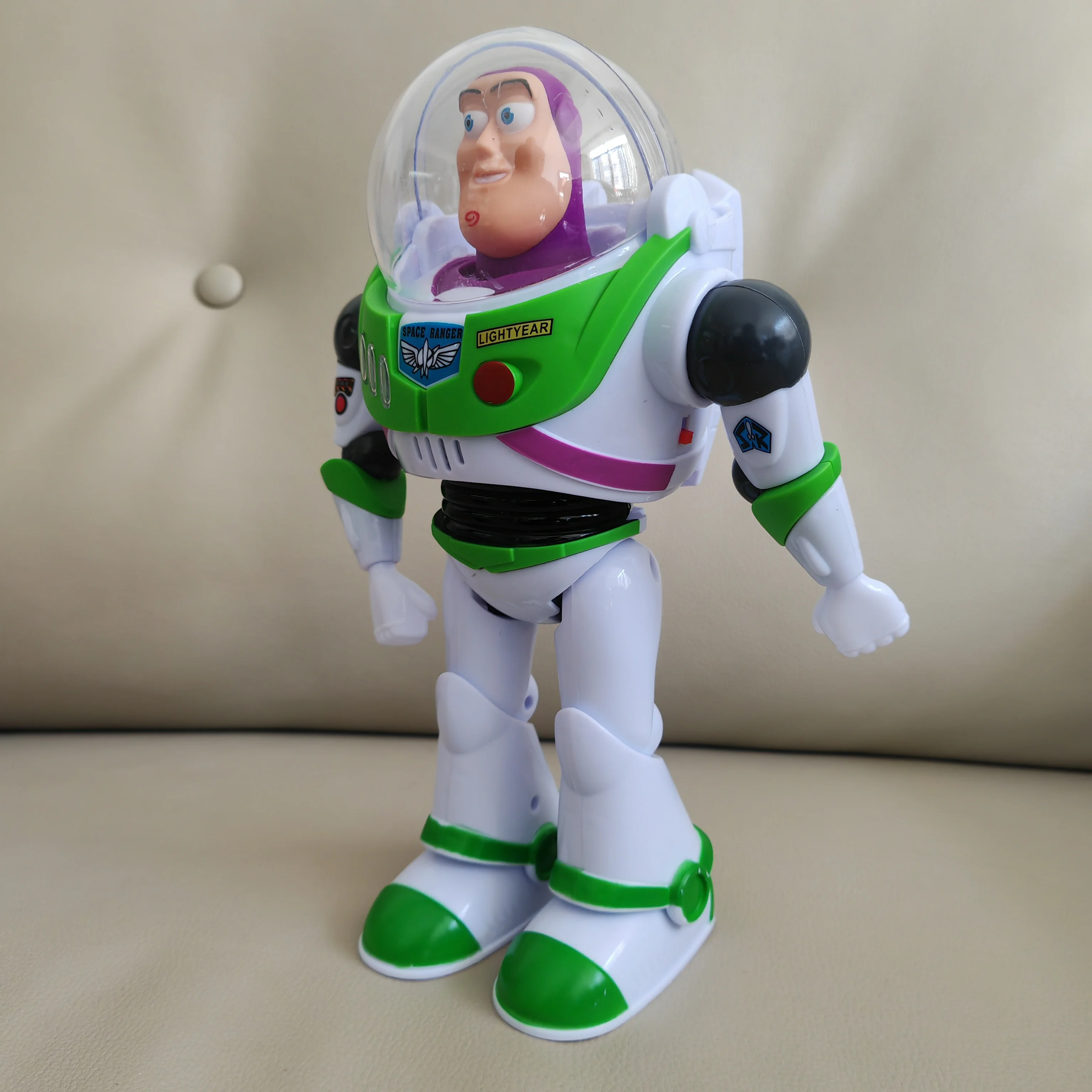 Elektrische Laufende Weltraum-Roboterpuppe mit Beweglichen Gelenken, Kreatives Geburtstagsgeschenk, Dekoratives Spielzeug für Kinder und Jungen – Detail 12