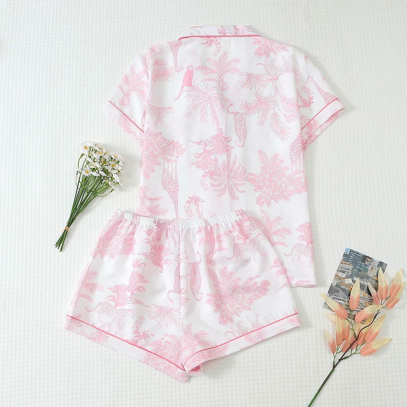 Two-Piece Comfortable Set with Palm Tree and Giraffe Print, Short-Sleeved Collared Top with Pockets and Bow Shorts, Women's Pajama Loungewear Set Suitable for Home Use