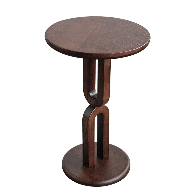 طاولة جانبية من الخشب الصلب القديم، طاولة قهوة على طراز العصور الوسطى، نوع شقة صغيرة، غرفة معيشة صغيرة، طاولة زاوية مستديرة صغيرة