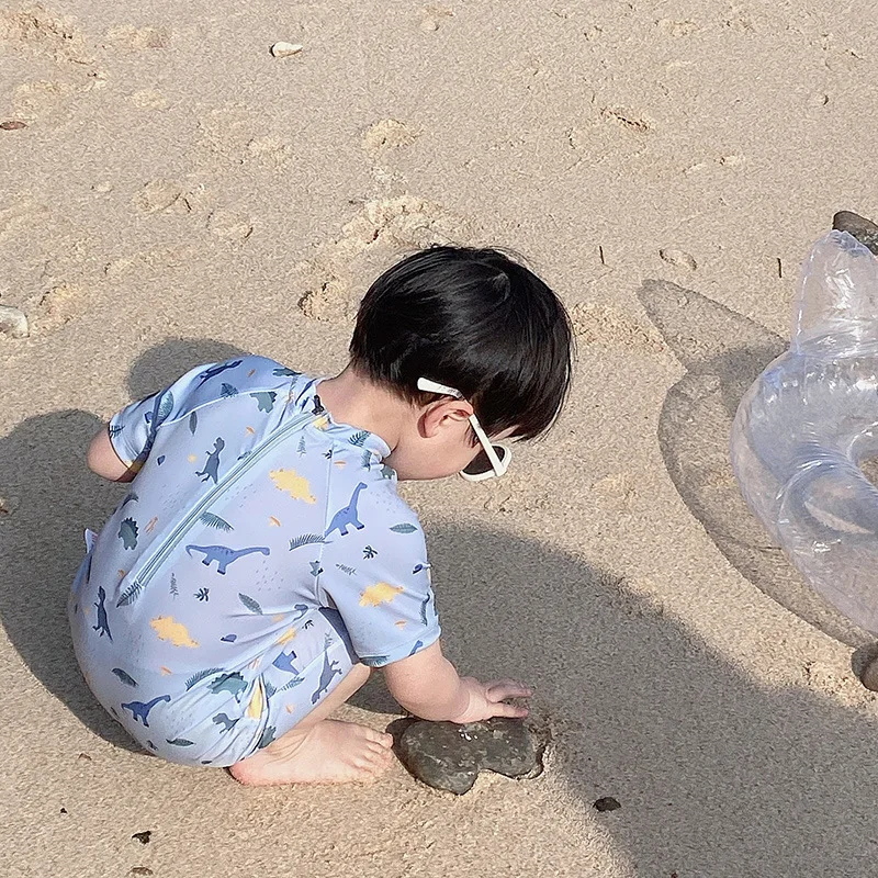 Bañador de una pieza para niños, traje de baño de manga corta con protección solar, traje de surf de dinosaurio de dibujos animados, traje de baño para niños pequeños