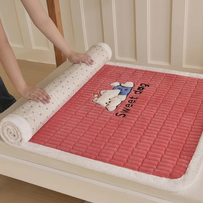 

Новинка 2023 года, кровать из молочного флиса толщиной 2 см, мягкая кровать, матрас, зимний теплый коврик для одного студенческого общежития