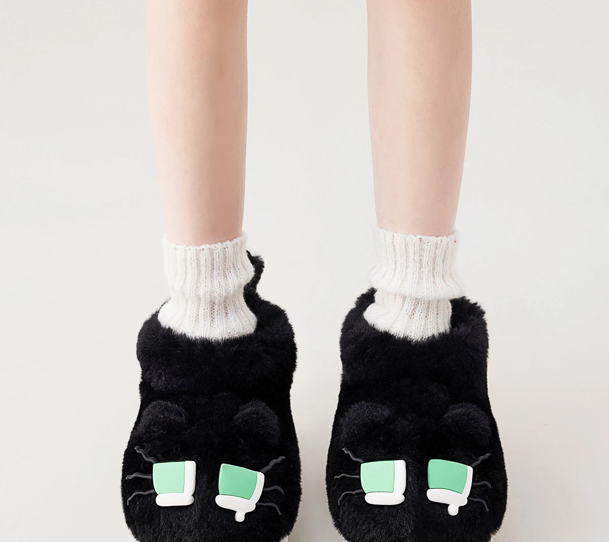 Neue Cartoon Schwarze Katzenstiefeletten für Damen, Winter Flauschige Plüschstiefel, Warme Indoor-Katzenpantoffeln, Unisex Flauschige Hausschuhe mit Schwanz – Detail 7