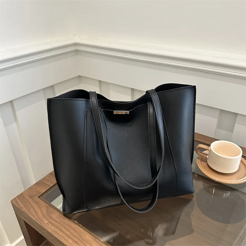 2026 Fall/Winter Luxury Commute Tote Bag, Large Capacity, Vintage Niche Design, Trendy Shoulder Bag & Handbag