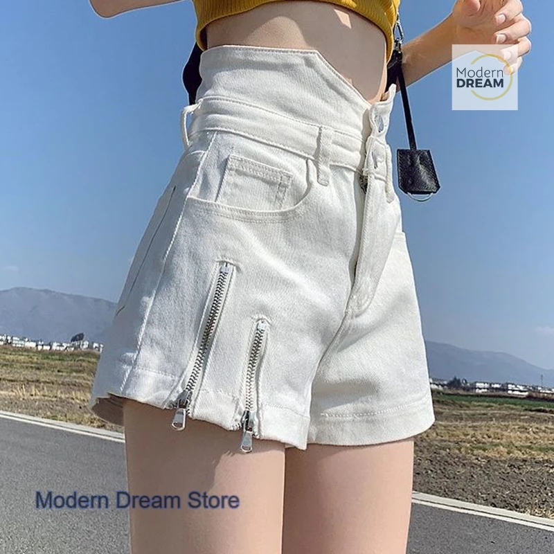 

Korean-style white denim shorts women's summer new fashion high waist loose wide legs Joker casual ins spice girls A hot pants.