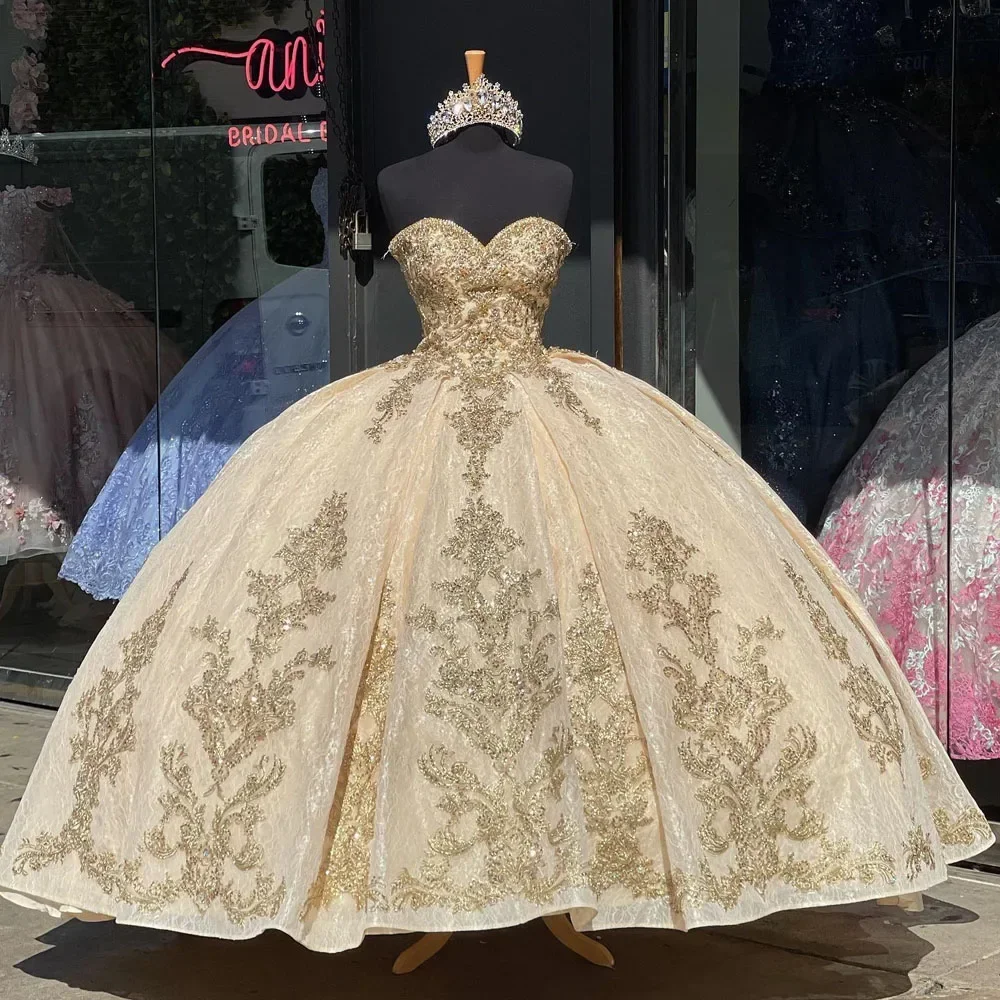 Najnowszy bez ramiączek kość słoniowa Gloden ładne aplikacje zroszony Sweetheart suknia balowa sukienki na quinceanera sznurowane plecy Vestido de Princesas