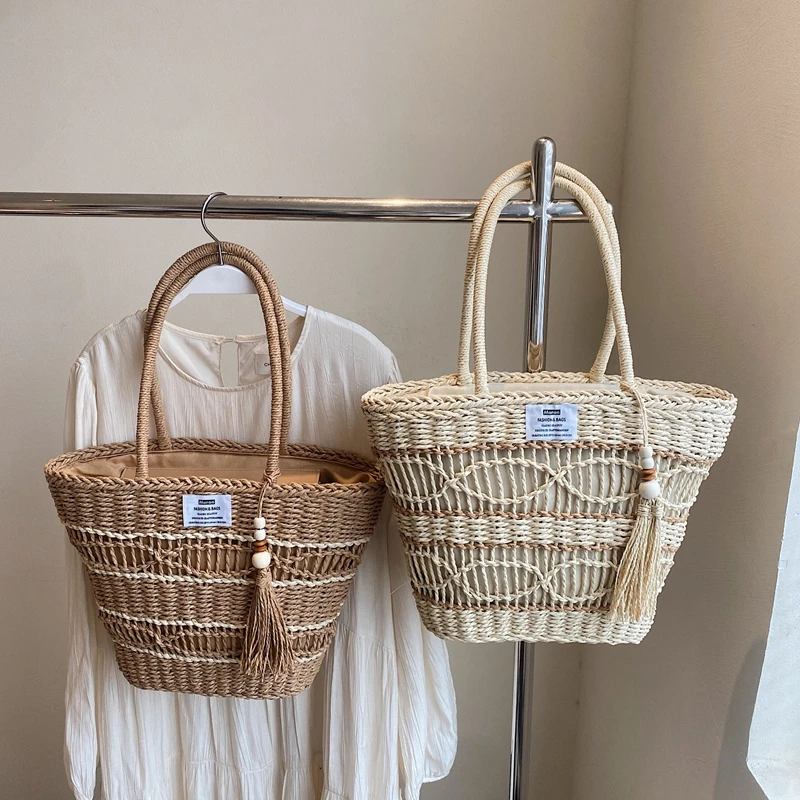 2025 موضة عادية جديدة الجوف خارج القش المنسوجة حقائب كتف سعة كبيرة شعبية شخصية الطازجة حمل الحقائب للنساء